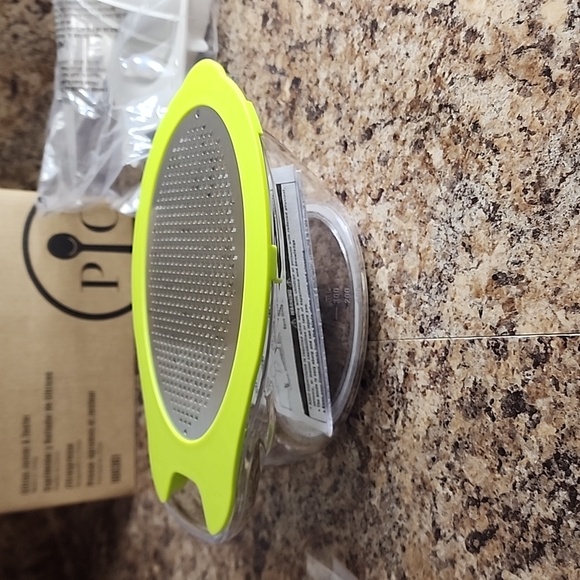 Pamered Chef Citrus Juicer and Zester - Picture 3 of 3